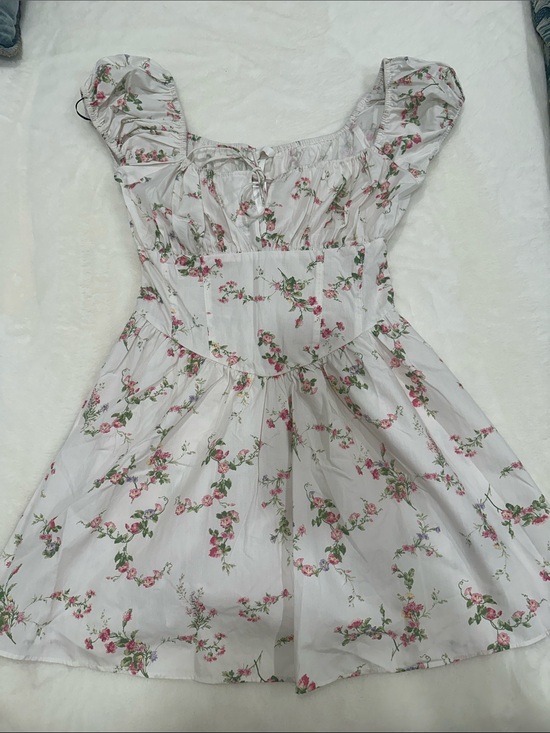 H&M Dresses & Skirts - H&M White Floral Off-Shoulder Dress with Pink Roses